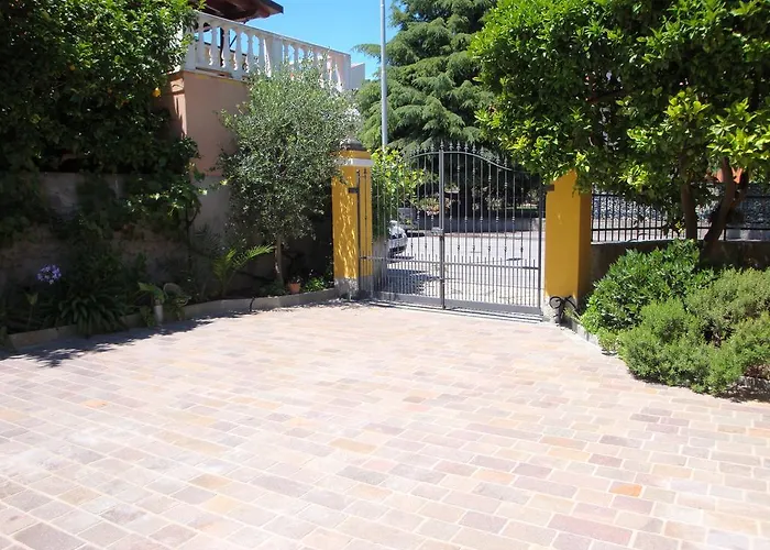 Andoramare Pensión 4*